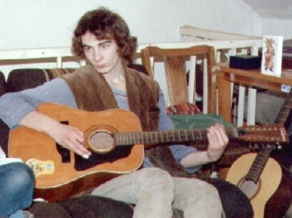 Pok on guitar in 1984.